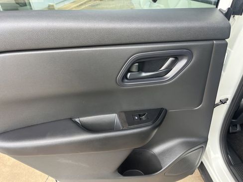 Used 2024 Nissan Rogue S FWD image 30