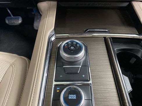 Used 2024 Ford Expedition Max Limited image 26