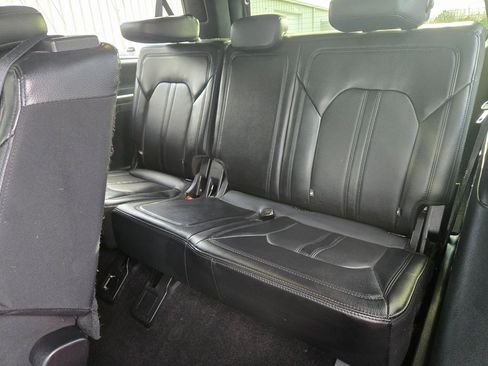 Used 2021 Ford Expedition Max Limited image 9