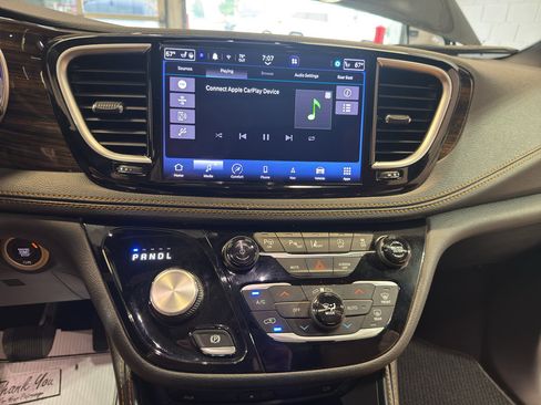 Used 2022 Chrysler Pacifica Pinnacle AWD/4WD image 20