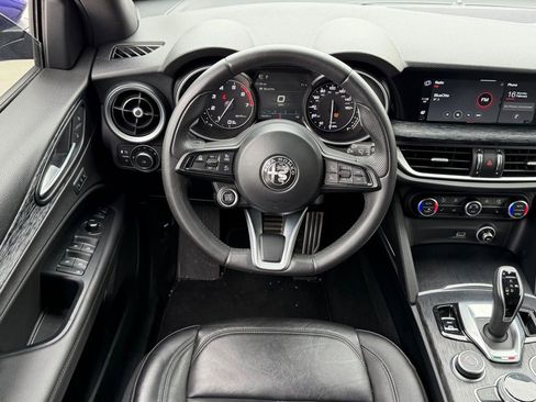 Used 2022 Alfa Romeo Stelvio Sprint image 8