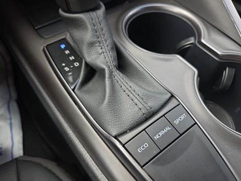 Used 2024 Toyota Camry SE image 24