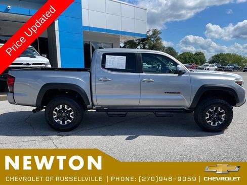 Used 2018 Toyota Tacoma TRD Off-Road w/ Technology Package RWD image 39