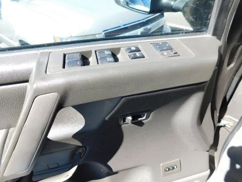 Used 2006 Nissan Titan LE w/ (U01) Nissan Navigation Pkg image 11