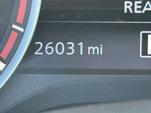 Used 2024 Nissan Titan SV w/ SV Convenience Package image 24