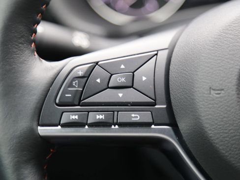 Used 2025 Nissan Sentra SR w/ SR Premium Package image 9