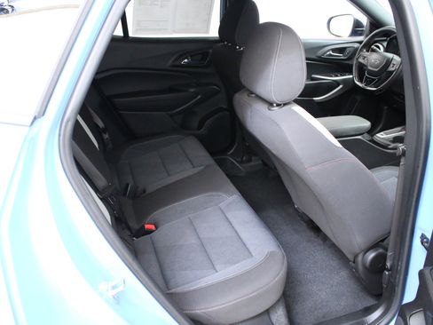 Used 2024 Chevrolet Trax RS w/ Sunroof Package image 29