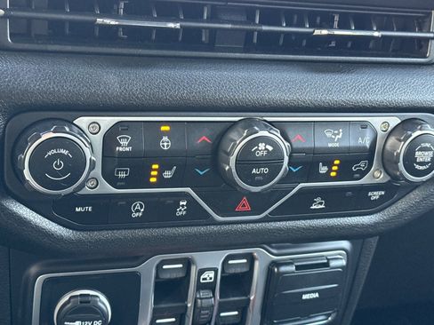 Used 2024 Jeep Wrangler Sport S image 28