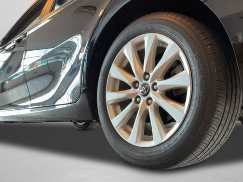 Used 2019 Toyota Camry LE FWD image 40