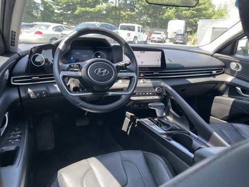 Used 2023 Hyundai Elantra Limited w/ Preferred Accessory Package FWD image 13