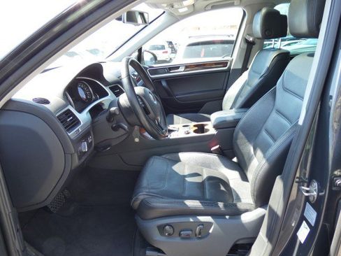 Used 2012 Volkswagen Touareg Executive image 6