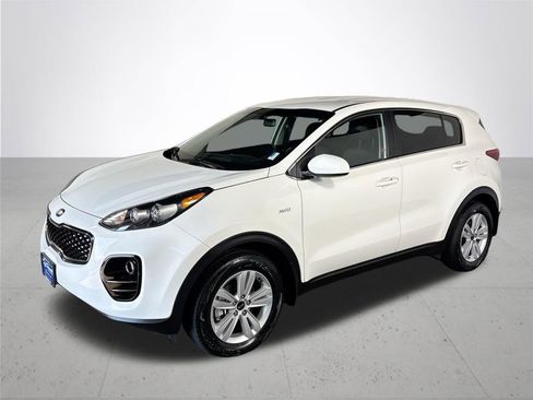 Used 2019 Kia Sportage LX image 2