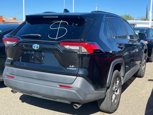 Used 2022 Toyota RAV4 LE image 4