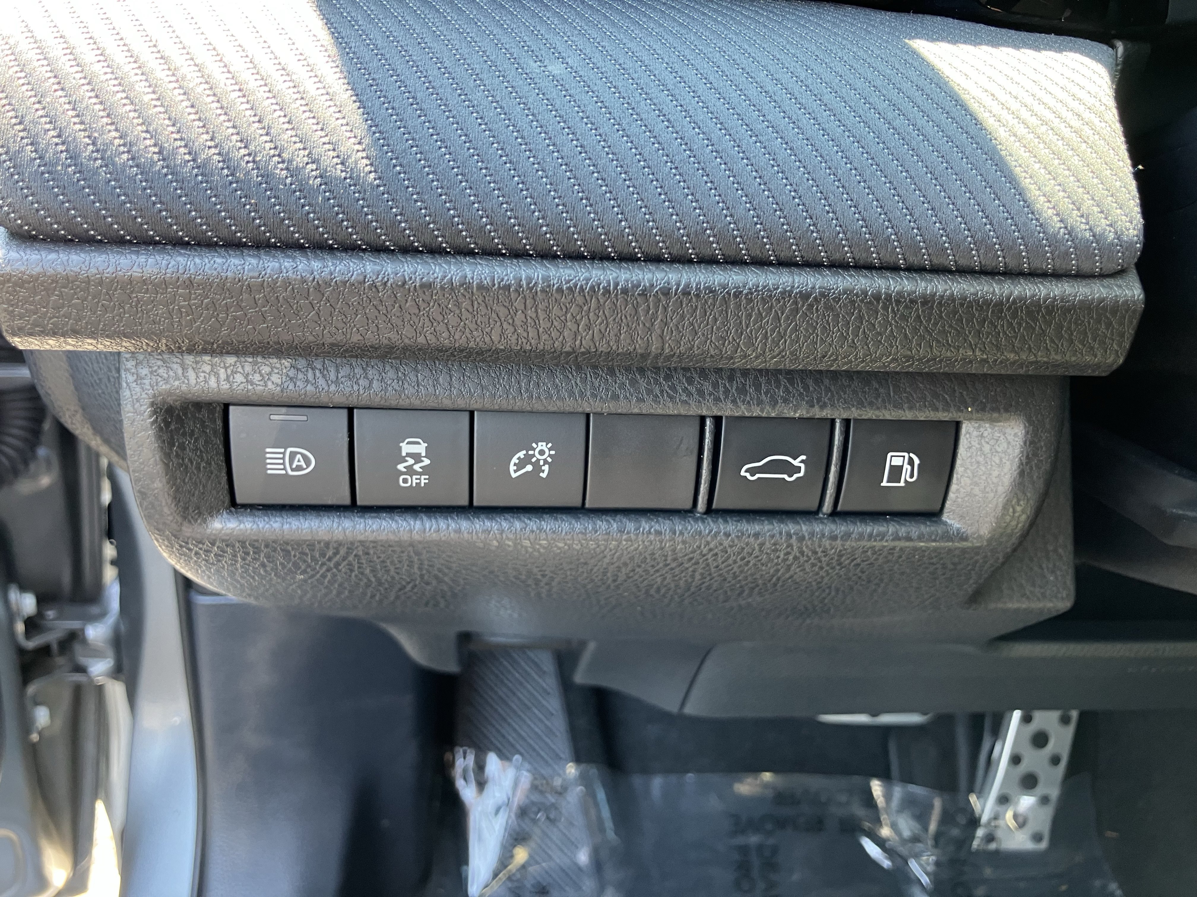 Used 2025 Toyota Camry SE FWD image 19