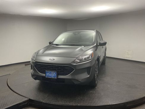 Used 2022 Ford Escape SE w/ SE Sport Appearance Package AWD/4WD image 3
