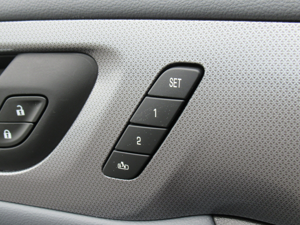 Used 2020 Chevrolet Traverse Premier FWD image 24