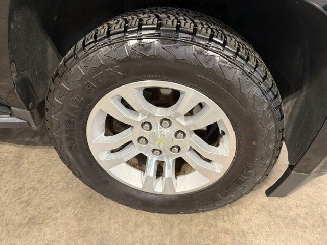 Used 2016 Chevrolet Suburban LT w/ Luxury Package AWD/4WD image 4