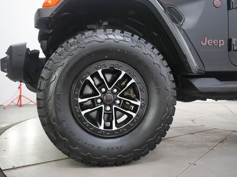 Used 2024 Jeep Wrangler Unlimited Rubicon AWD/4WD image 31
