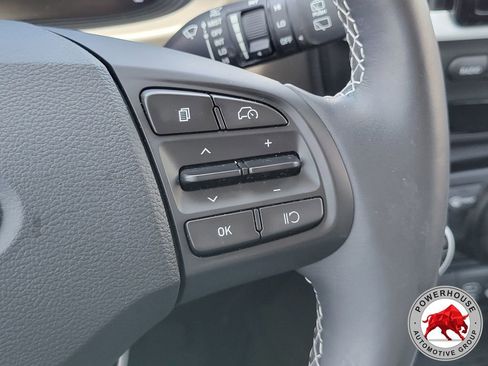 Used 2025 Hyundai Venue Limited FWD image 30