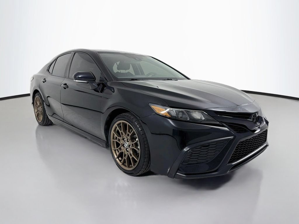 Used 2023 Toyota Camry SE FWD image 1