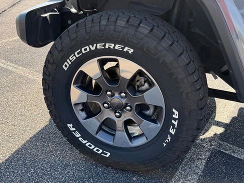 Used 2018 Jeep Wrangler Unlimited Sahara AWD/4WD image 13