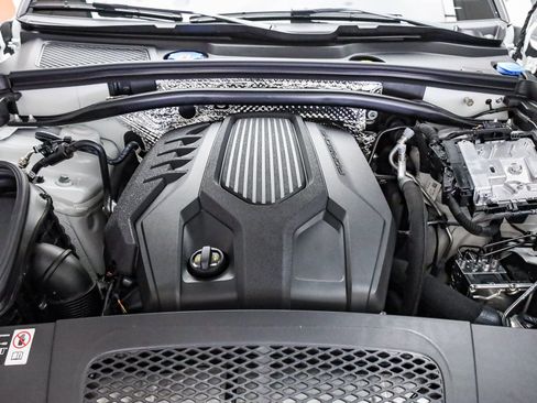 Certified 2026 Porsche Macan image 32