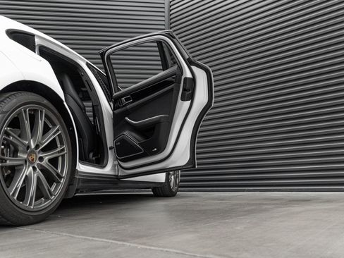 Certified 2020 Porsche Panamera image 31