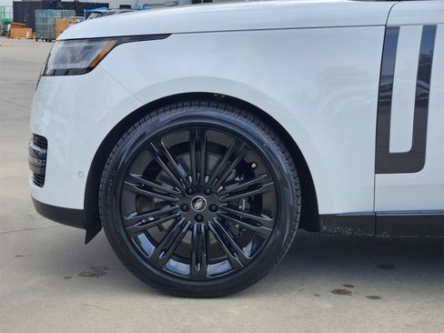 Used 2022 Land Rover Range Rover Long Wheelbase SE image 10