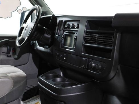 Used 2017 GMC Savana 2500 RWD image 74
