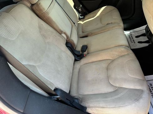 Used 2015 Jeep Cherokee Latitude w/ Cold Weather Group FWD image 11