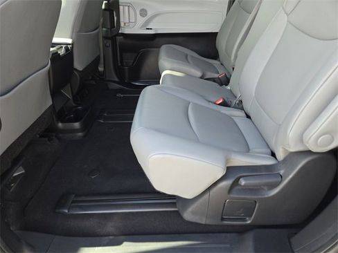Used 2025 Toyota Sienna XLE image 13