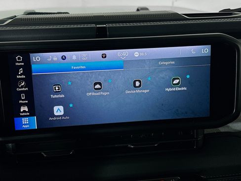 Used 2025 Jeep Wrangler Sahara image 21