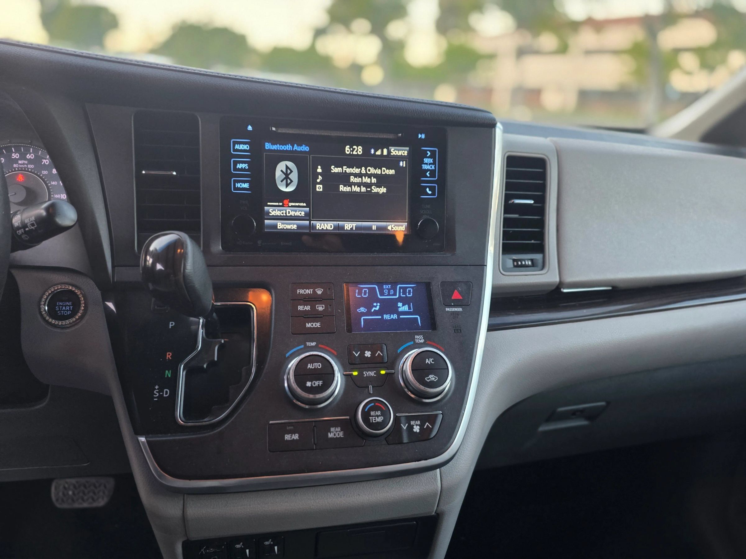 Used 2017 Toyota Sienna XLE FWD image 27