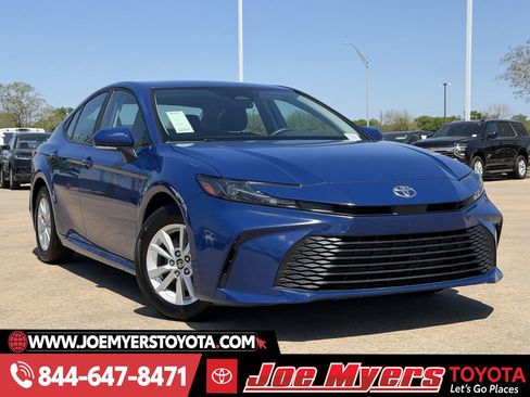 Used 2025 Toyota Camry LE image 2