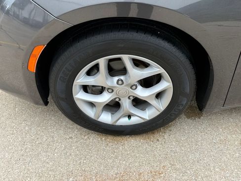 Used 2019 Chrysler Pacifica Touring Plus w/ Tire & Wheel Group FWD image 50