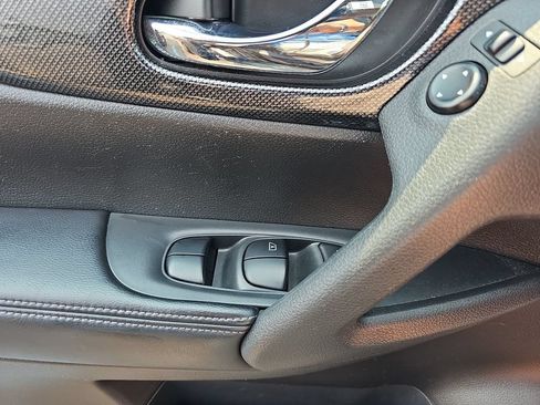 Used 2016 Nissan Rogue SL w/ SL Premium Package FWD image 27