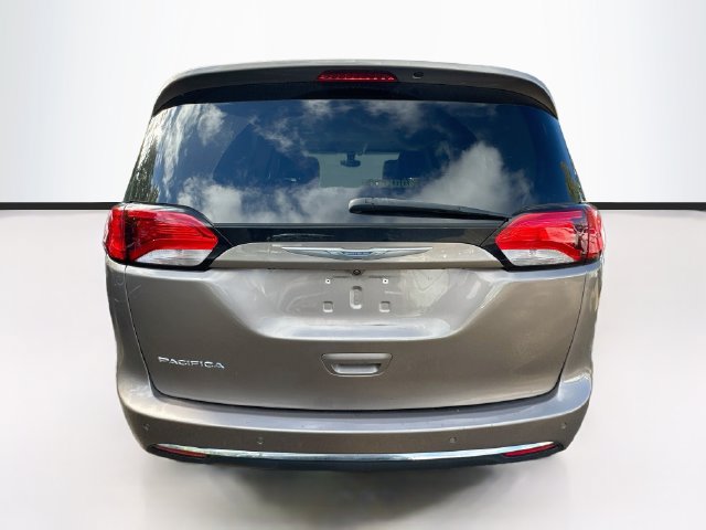 Used 2017 Chrysler Pacifica Touring-L Plus w/ Tire & Wheel Group FWD image 6