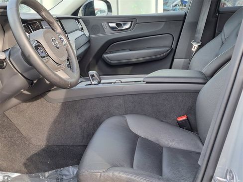 Used 2025 Volvo XC60 B5 Plus image 17