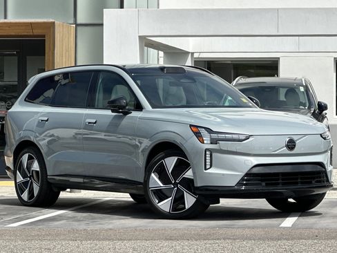 Certified 2025 Volvo EX90 Ultra AWD/4WD image 2