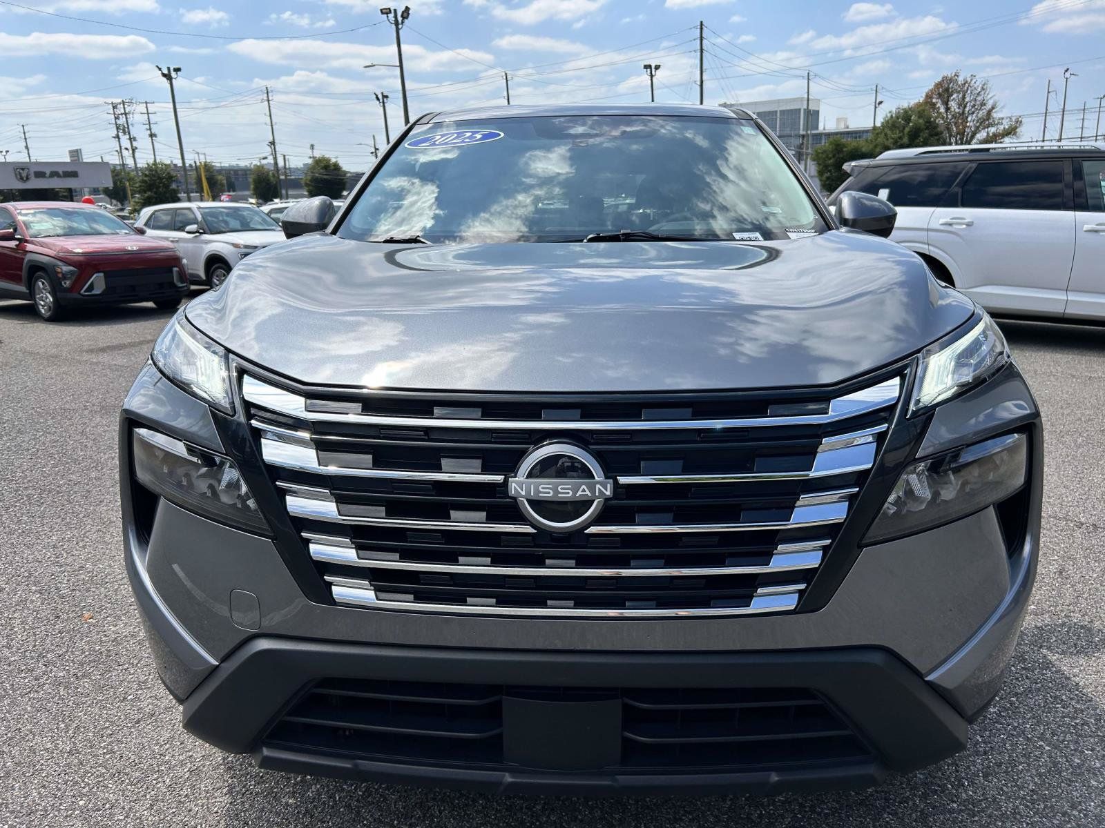 Used 2025 Nissan Rogue SV AWD/4WD image 6
