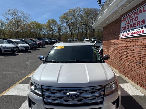 Used 2019 Ford Explorer XLT w/ Equipment Group 202A AWD/4WD image 8