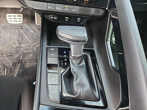 Certified 2025 Hyundai Elantra SEL image 12