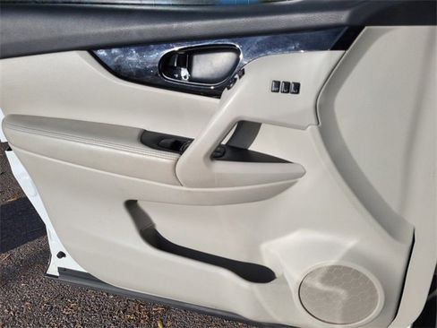 Used 2021 Nissan Rogue Sport SL w/ Premium Package image 22