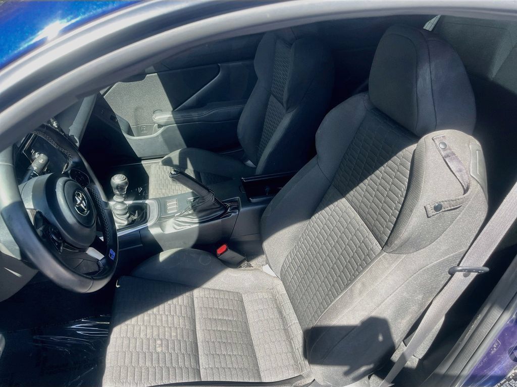 Used 2022 Toyota GR86 RWD image 18