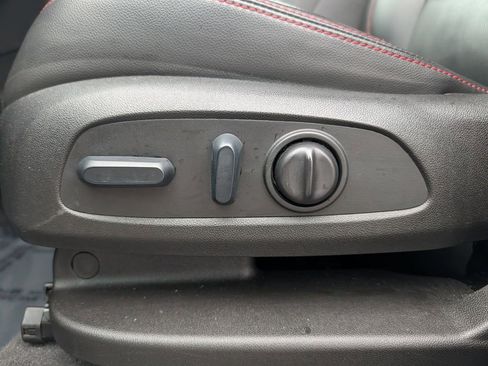 Used 2022 Chevrolet Equinox RS w/ RS Leather Package image 20