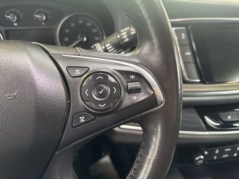 Used 2019 Buick Enclave Essence image 11