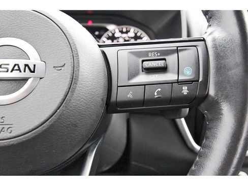 Used 2021 Nissan Rogue SL w/ Premium Package image 11