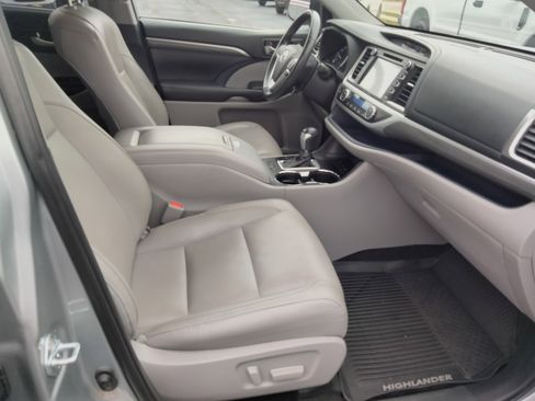 Used 2019 Toyota Highlander Limited image 15