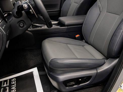 Used 2025 Lexus GX 550 image 29