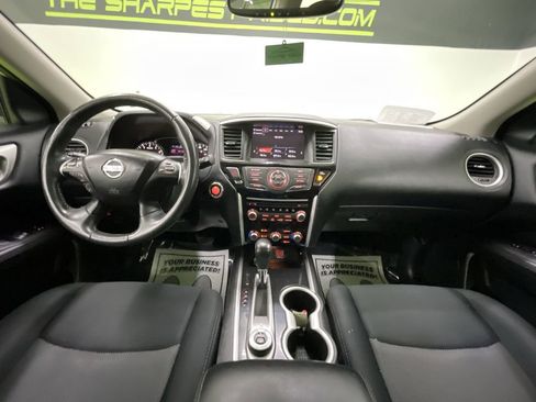 Used 2018 Nissan Pathfinder SV image 18
